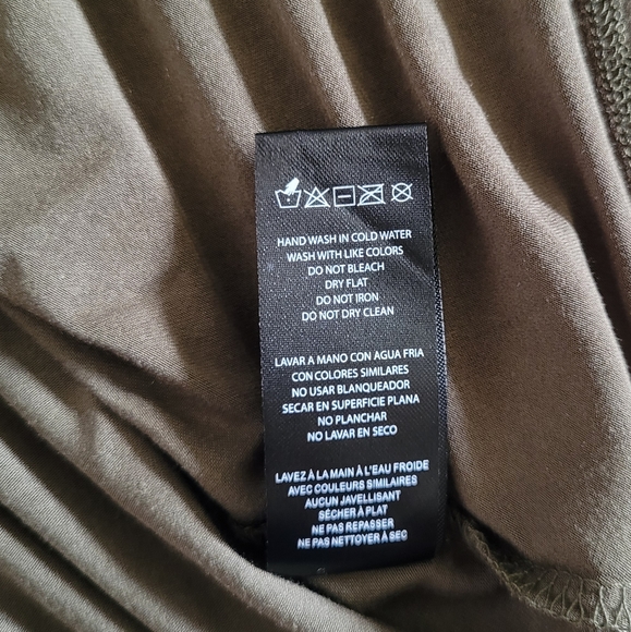 bebe Ivy Green💚 Top w/Cutout✂️ Sleeve Detail-NWT - Picture 6 of 14